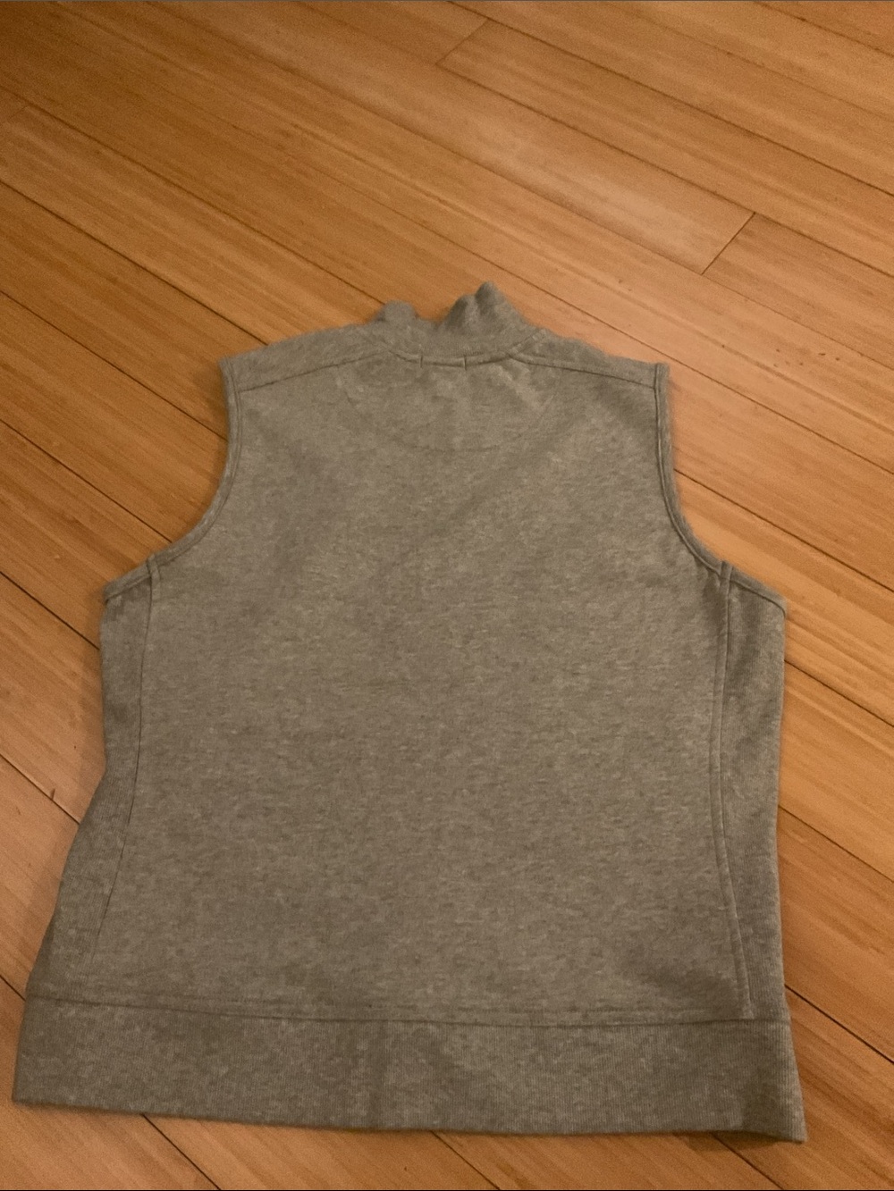 GAP Women’s  Light Gray Sleeveless Zip-Up Vest - Picture 4 of 4